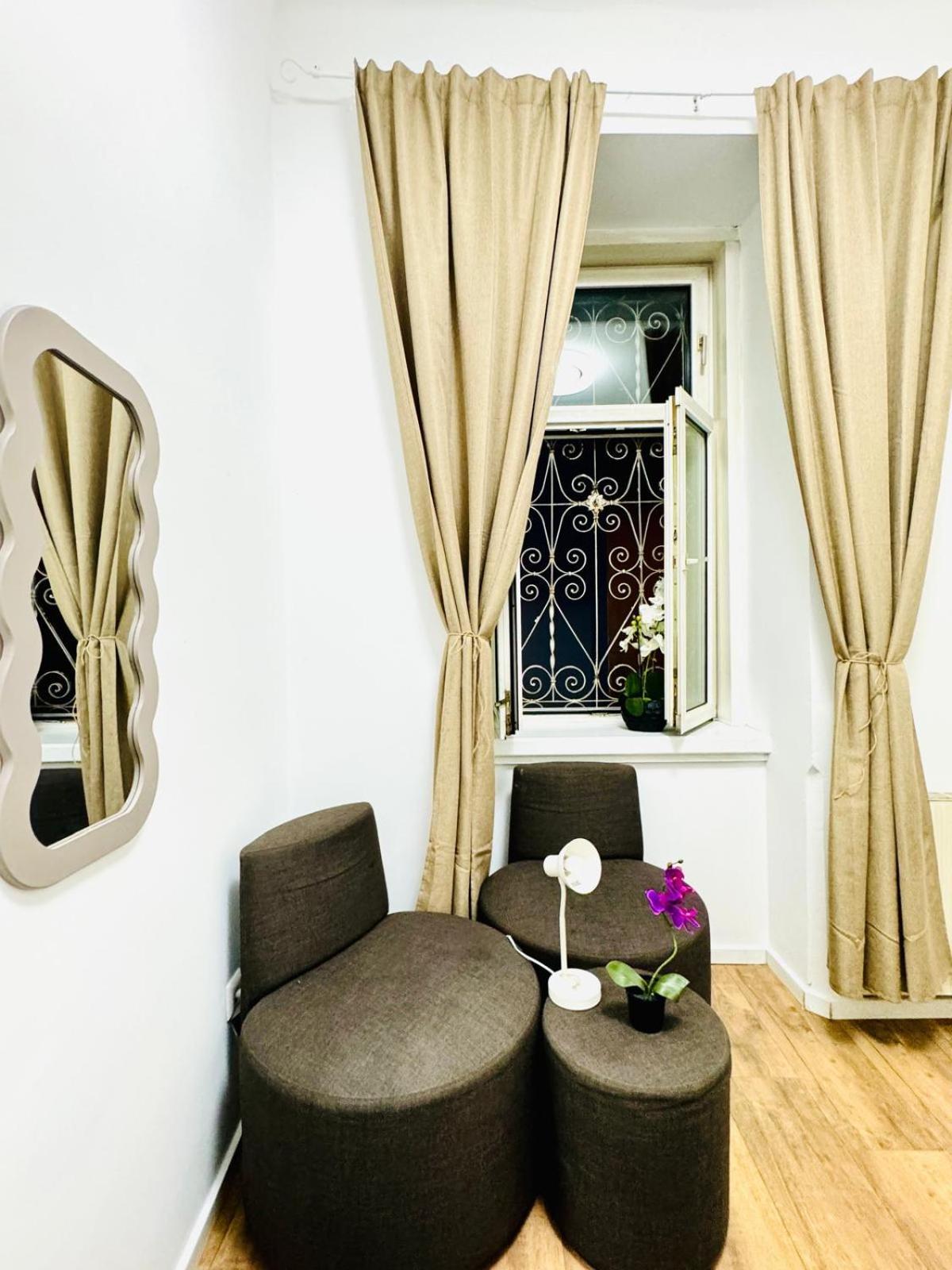 Cozy 9Br Shared Apartment, Only 12Min Walk To Augarten Wien Eksteriør billede